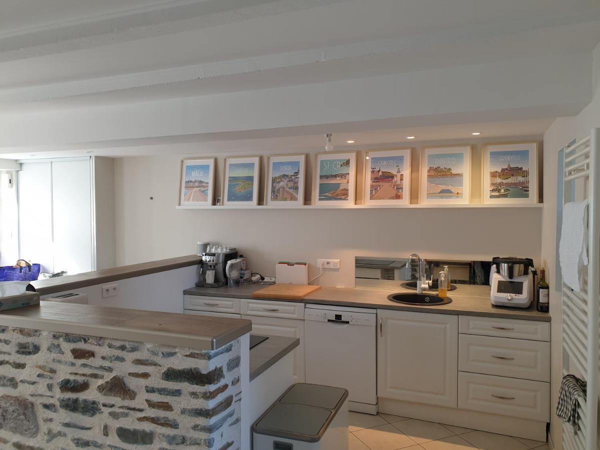 Maison de ville située à 8 kms du Mont St Michel Pontorson Extérieur photo