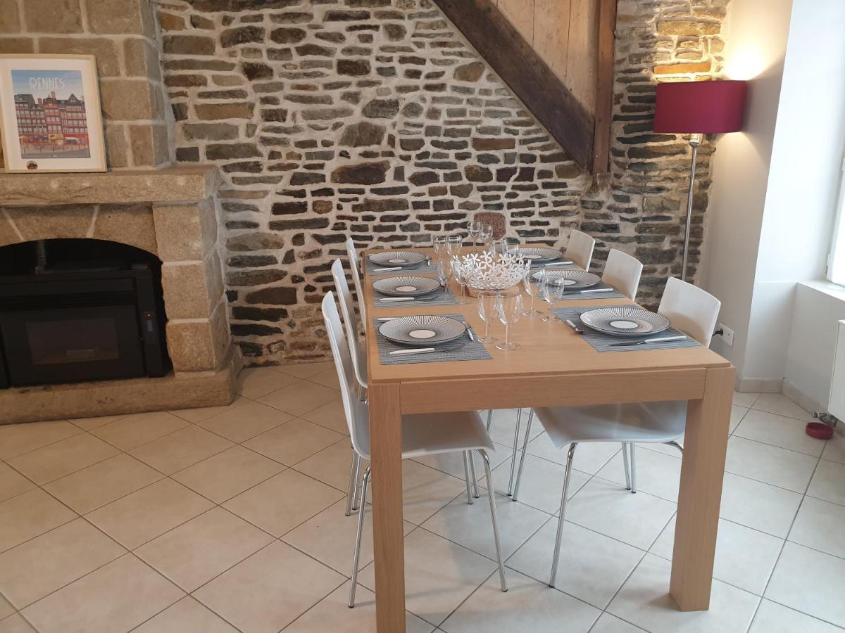 Maison de ville située à 8 kms du Mont St Michel Pontorson Extérieur photo