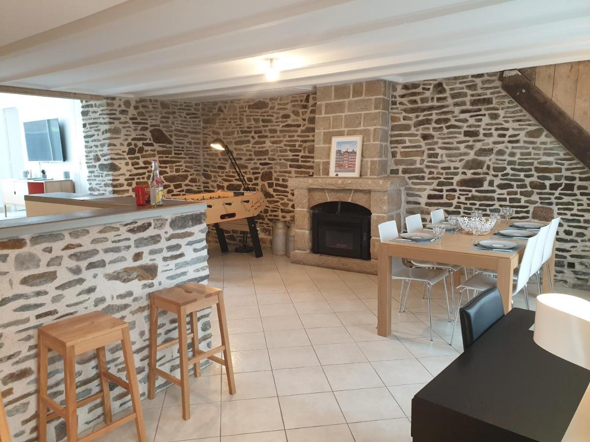 Maison de ville située à 8 kms du Mont St Michel Pontorson Extérieur photo